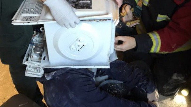 «Τέρας» εξυπνάδας τσιμέντωσε το κεφάλι του σε φούρνο μικροκυμάτων (εικόνες, βίντεο)